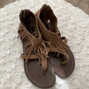 Minnetonka fringe sandals Tan
